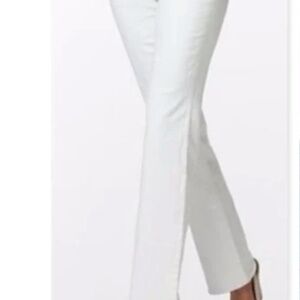 EUC Lilly Pulitzer Main Line Boot Cut Jean in white, Size 12. Hard to Find!